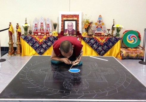 Creating-From-a-Grain-of-Sand-by-The-Tibetan-Monks-4