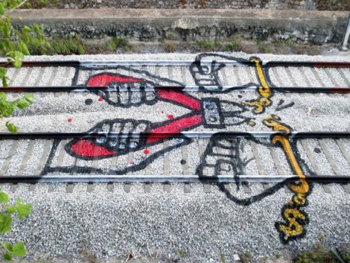 artur-bordalo-railroad-street-art-2