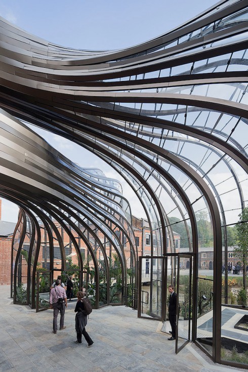 Bombay-Sapphire-Distillery-in-England-1