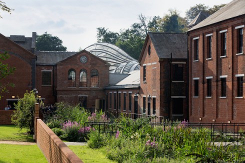 Bombay-Sapphire-Distillery-in-England-2
