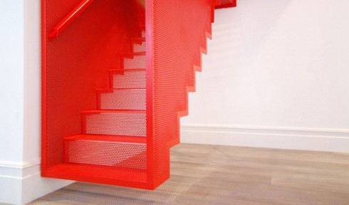 Hanging-Red-Stairs-in-London-House-4