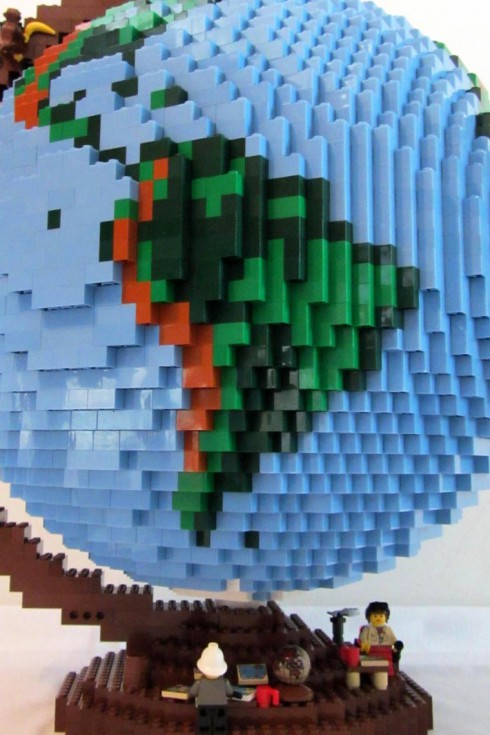 LEGO-terrestrial-globe-1