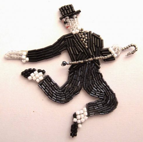 handmadebeadedpinscelebrities-5-900x893