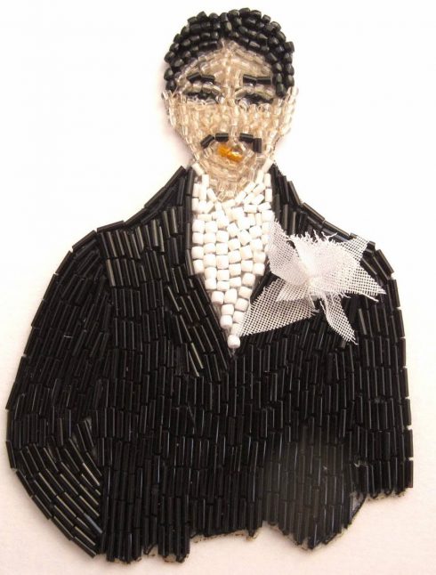 handmadebeadedpinscelebrities-7-900x1187