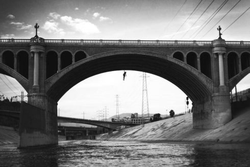 Black-and-White-Pictures-Defying-Gravity-4-900x600